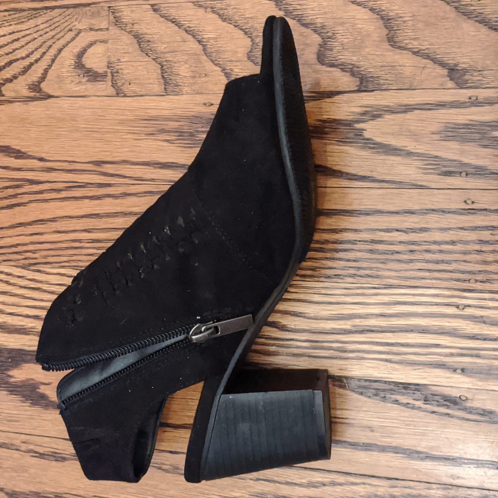 Shoes - Picture 7 of 8